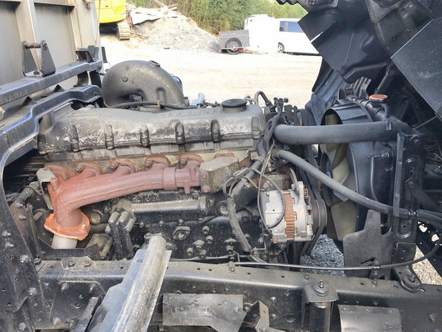 UDトラックスコンドル幌ウイング中型（4t）[写真18]