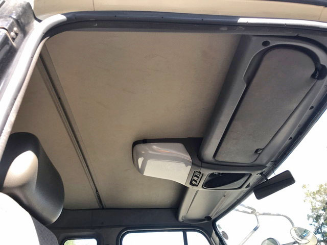 UDトラックスコンドル幌ウイング中型（4t）[写真23]