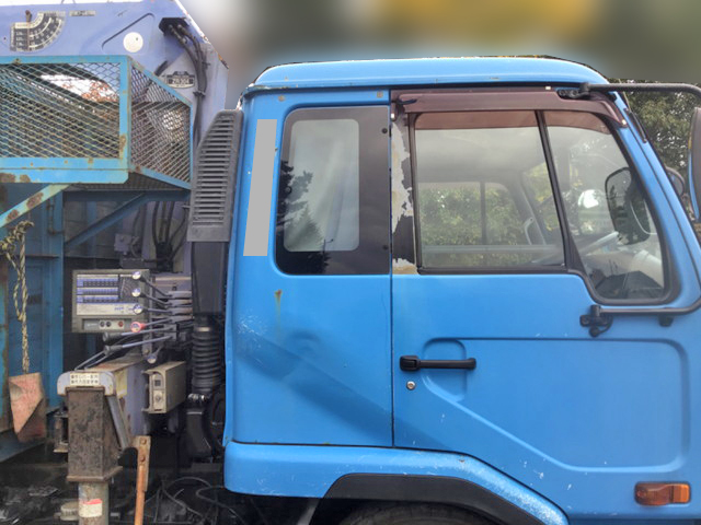 UDトラックスコンドルクレーン4段増トン（6t・8t）[写真03]