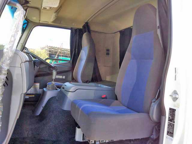 三菱ふそうファイターアルミバン中型（4t）[写真28]