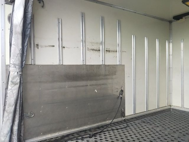 いすゞエルフ冷凍車（冷蔵車）小型（2t・3t）[写真13]