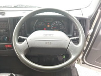 いすゞエルフ冷凍車（冷蔵車）小型（2t・3t）[写真36]