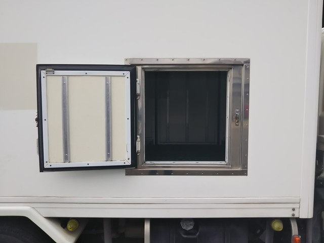 いすゞエルフ冷凍車（冷蔵車）小型（2t・3t）[写真07]