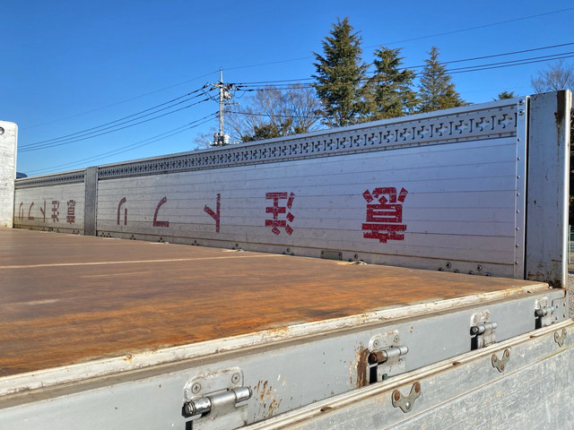 いすゞギガアルミブロック大型（10t）[写真12]