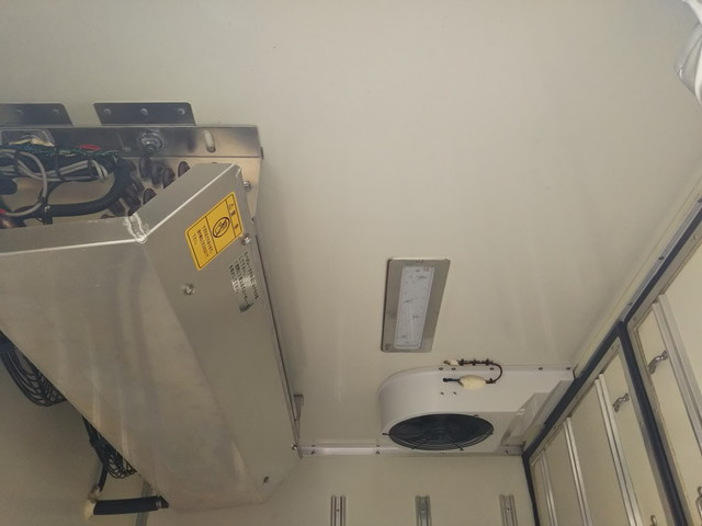 いすゞエルフ冷凍車（冷蔵車）小型（2t・3t）[写真14]