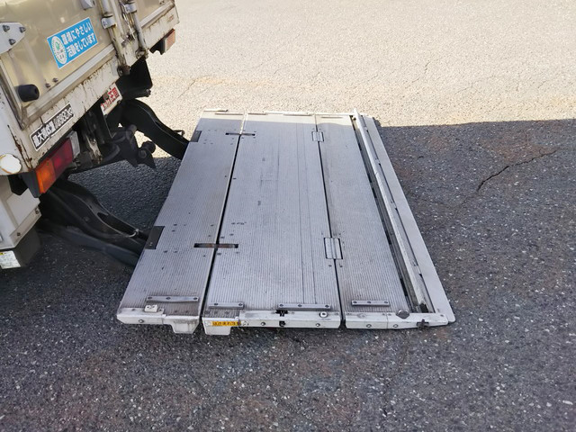 三菱ふそうキャンターアルミバン小型（2t・3t）[写真12]
