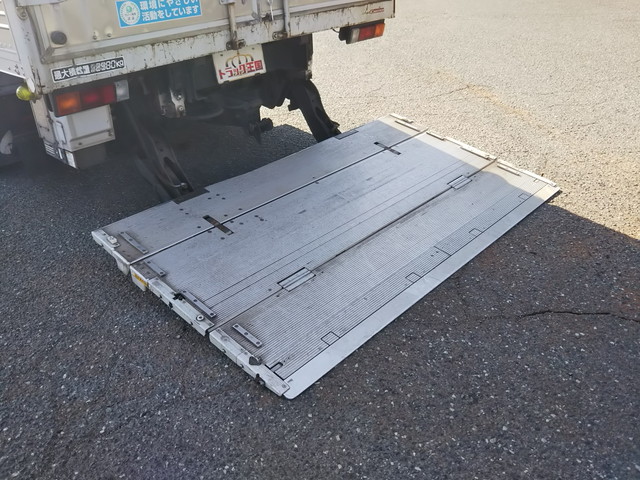 三菱ふそうキャンターアルミバン小型（2t・3t）[写真13]