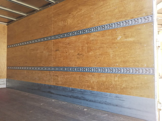 三菱ふそうキャンターアルミバン小型（2t・3t）[写真16]