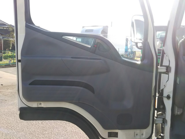 三菱ふそうキャンターアルミバン小型（2t・3t）[写真29]