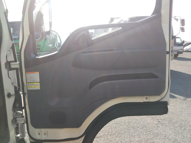 三菱ふそうキャンターアルミバン小型（2t・3t）[写真30]