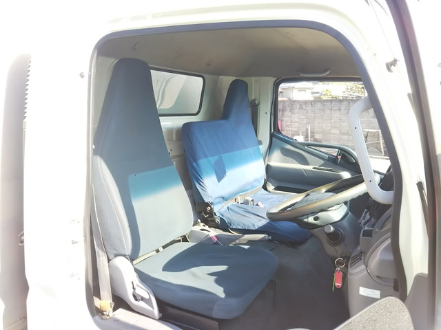 三菱ふそうキャンターアルミバン小型（2t・3t）[写真32]