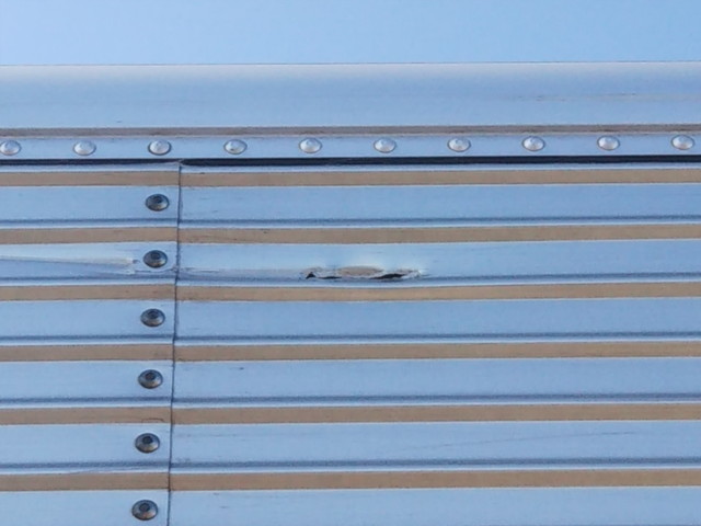 三菱ふそうキャンターアルミバン小型（2t・3t）[写真08]