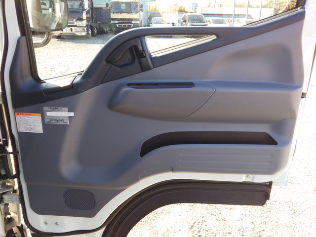 三菱ふそうキャンターガッツ平ボディ小型（2t・3t）[写真28]