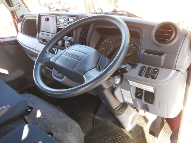 三菱ふそうキャンターガッツ平ボディ小型（2t・3t）[写真31]