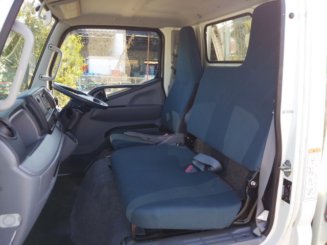 三菱ふそうキャンターガッツ平ボディ小型（2t・3t）[写真32]