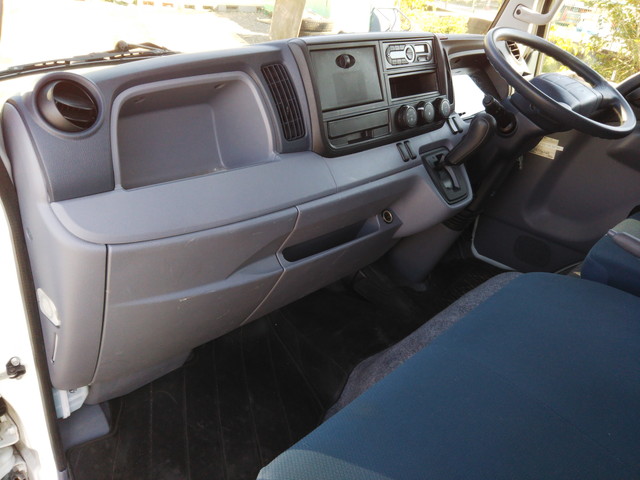 三菱ふそうキャンターガッツ平ボディ小型（2t・3t）[写真33]