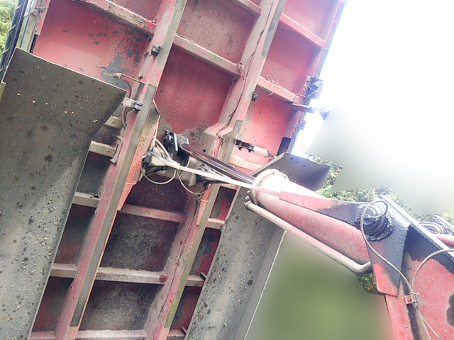 日野プロフィアダンプ大型（10t）[写真10]