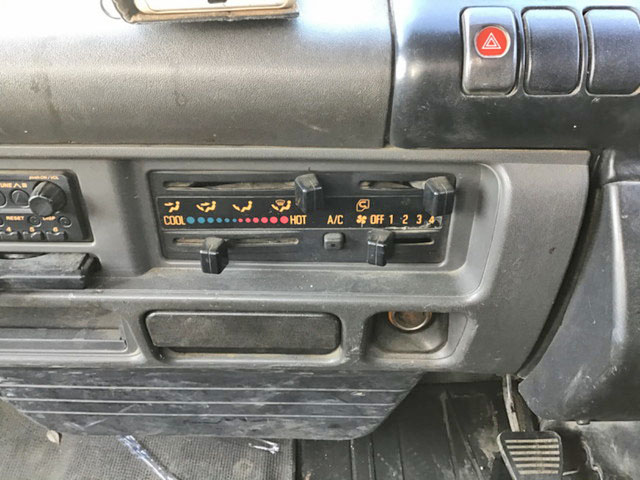 いすゞエルフ平ボディ小型（2t・3t）[写真19]