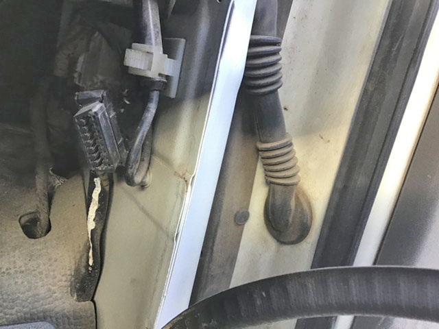 いすゞエルフ平ボディ小型（2t・3t）[写真24]