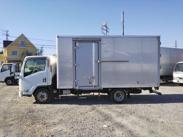 いすゞエルフアルミバン小型（2t・3t）[写真05]