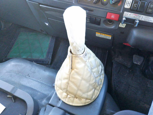 いすゞエルフアルミバン小型（2t・3t）[写真09]