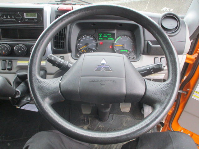 三菱ふそうキャンターアルミウイング小型（2t・3t）[写真28]