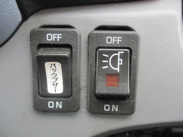 三菱ふそうキャンターアルミウイング小型（2t・3t）[写真32]