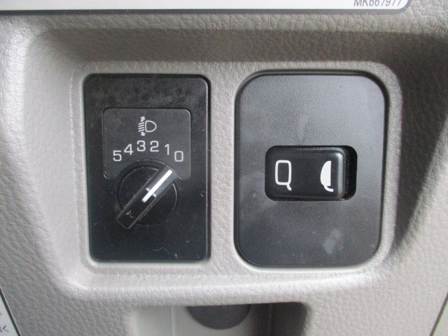 三菱ふそうキャンターアルミウイング小型（2t・3t）[写真34]