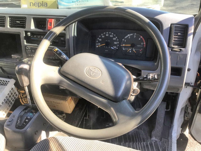 トヨタダイナ平ボディ小型（2t・3t）[写真22]