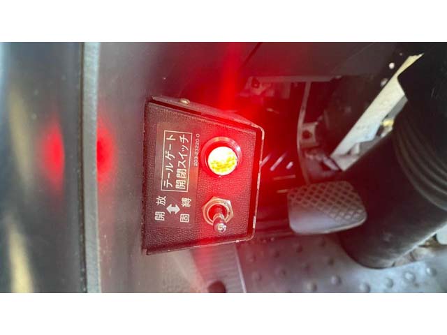 いすゞギガ深ダンプ（土砂禁ダンプ）大型（10t）[写真25]