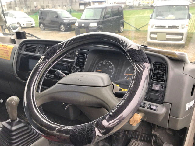 三菱ふそうキャンターアルミバン小型（2t・3t）[写真29]