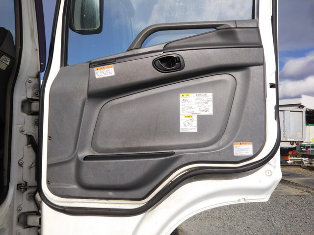 三菱ふそうスーパーグレートトレーラーヘッド（トラクターヘッド）大型（10t）[写真25]