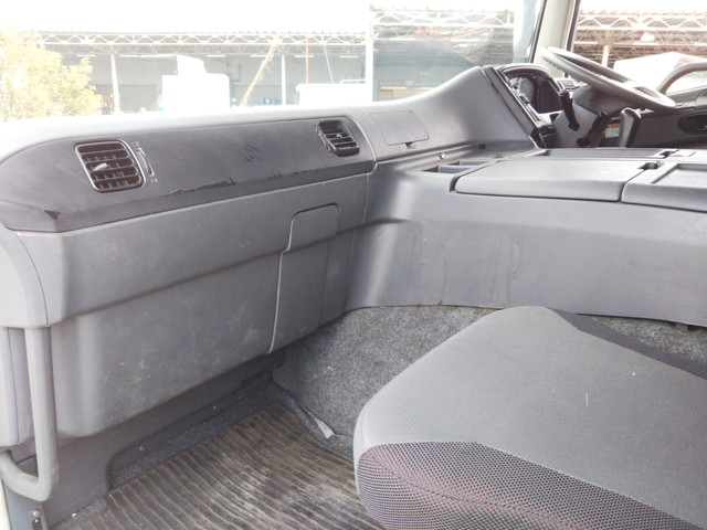 三菱ふそうスーパーグレートトレーラーヘッド（トラクターヘッド）大型（10t）[写真30]