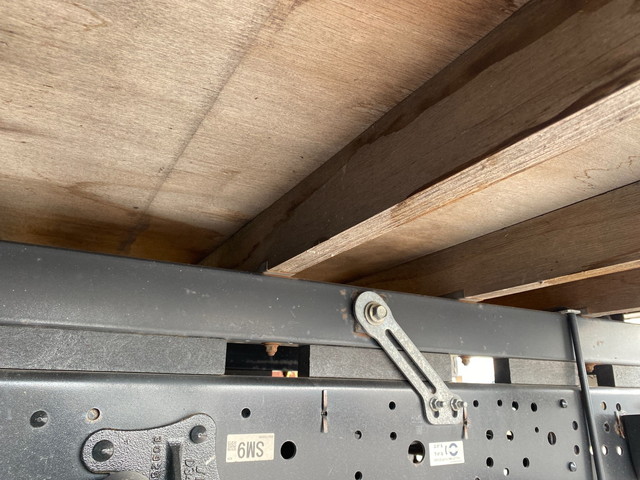 いすゞエルフ平ボディ小型（2t・3t）[写真11]