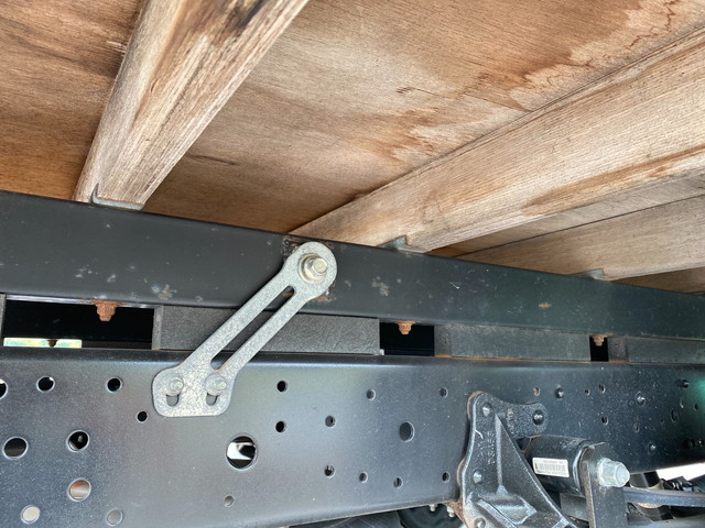 いすゞエルフ平ボディ小型（2t・3t）[写真12]