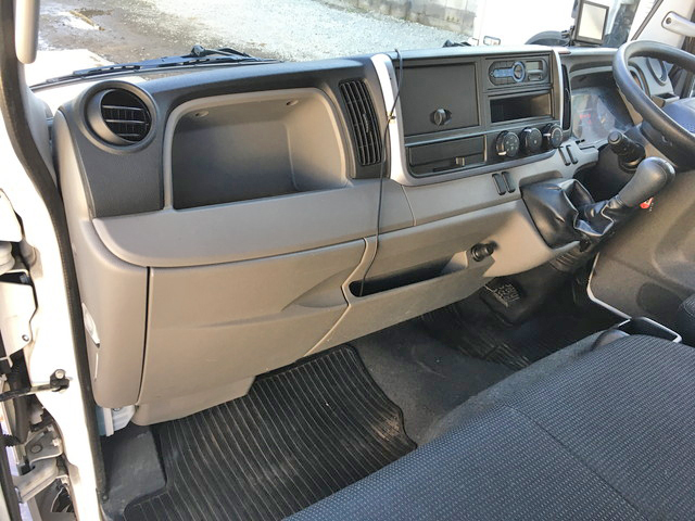 三菱ふそうキャンター平ボディ小型（2t・3t）[写真31]