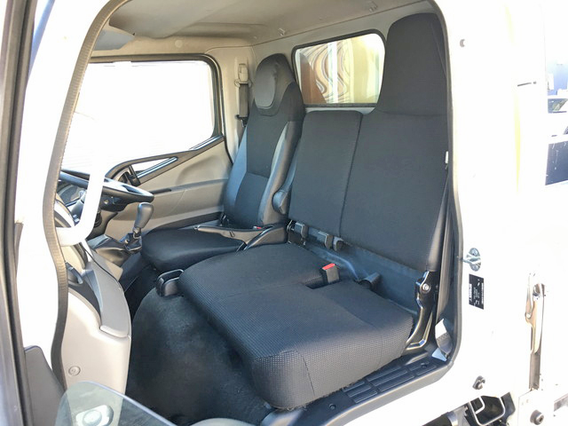 三菱ふそうキャンター平ボディ小型（2t・3t）[写真32]