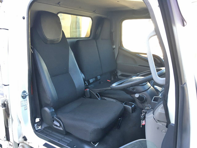 三菱ふそうキャンター平ボディ小型（2t・3t）[写真34]