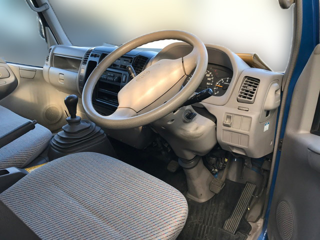 トヨタトヨエース平ボディ小型（2t・3t）[写真16]