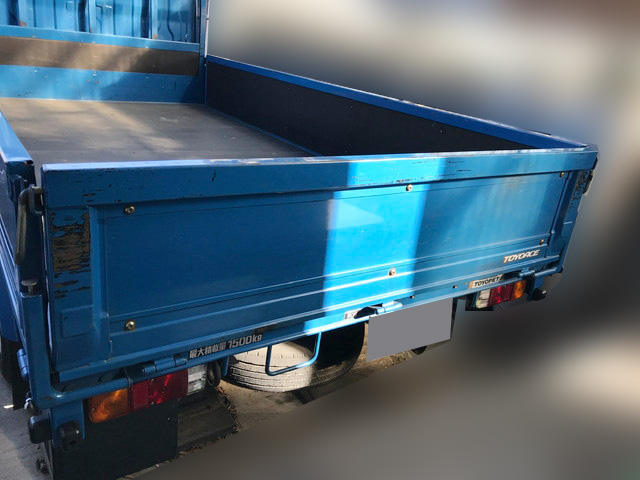 トヨタトヨエース平ボディ小型（2t・3t）[写真06]