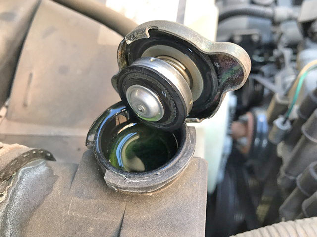 三菱ふそうキャンターガッツ平ボディ小型（2t・3t）[写真10]