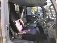 三菱ふそうキャンターガッツ平ボディ小型（2t・3t）[写真18]