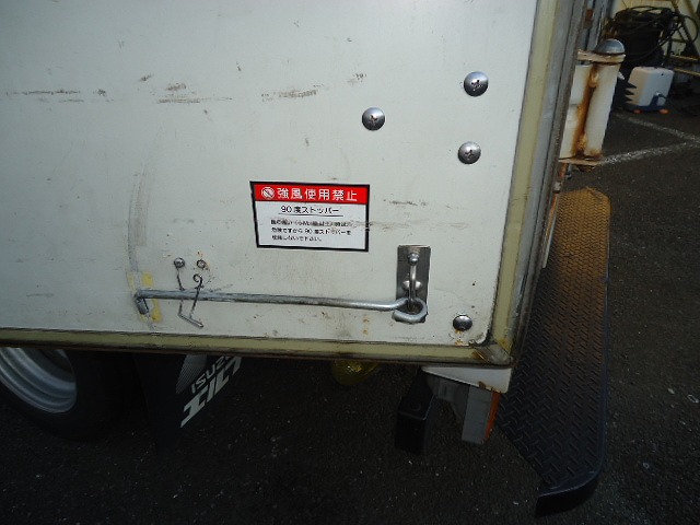 いすゞエルフアルミバン小型（2t・3t）[写真09]