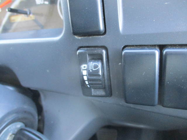 いすゞエルフ平ボディ小型（2t・3t）[写真31]