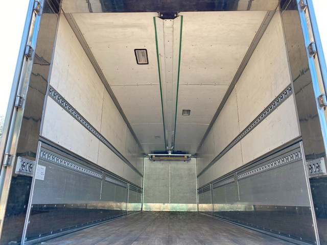 いすゞギガ冷蔵冷凍ウイング大型（10t）[写真11]