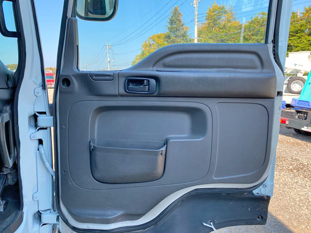 いすゞギガ冷蔵冷凍ウイング大型（10t）[写真28]