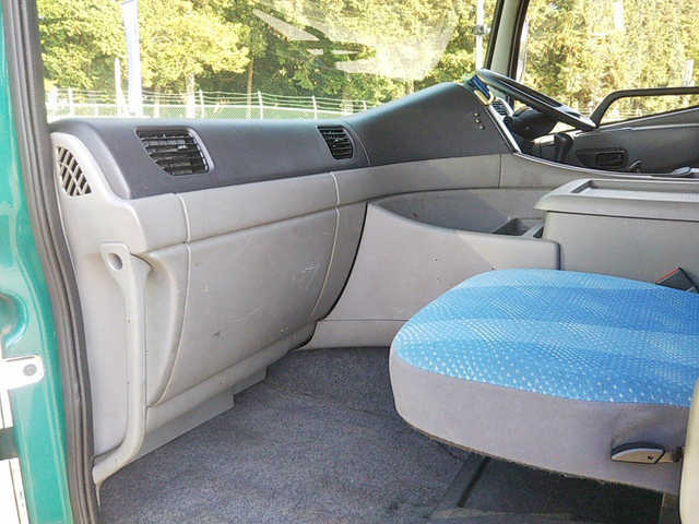 UDトラックスクオンクレーン4段大型（10t）[写真32]