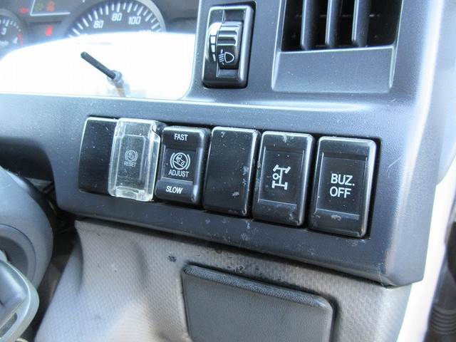 いすゞエルフクレーン3段小型（2t・3t）[写真35]