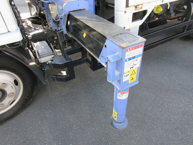 いすゞエルフクレーン3段小型（2t・3t）[写真08]