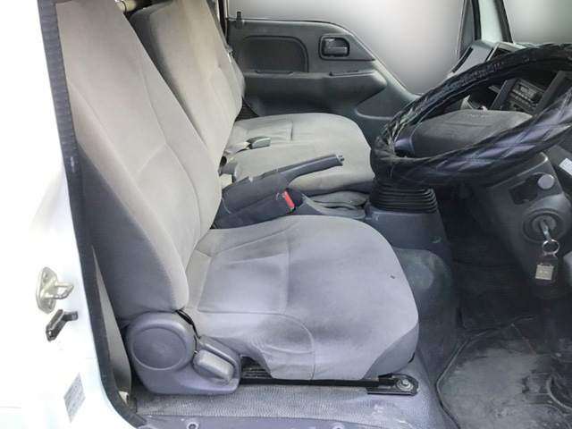 いすゞエルフダブルキャブ（Wキャブ）小型（2t・3t）[写真17]